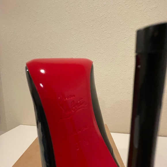 Louboutin So Kate - Picture 3 of 10